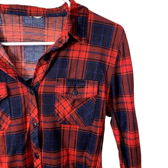 Red and blue checkered long sleeved button down top comfortable casual buttons - Picture 2 of 3